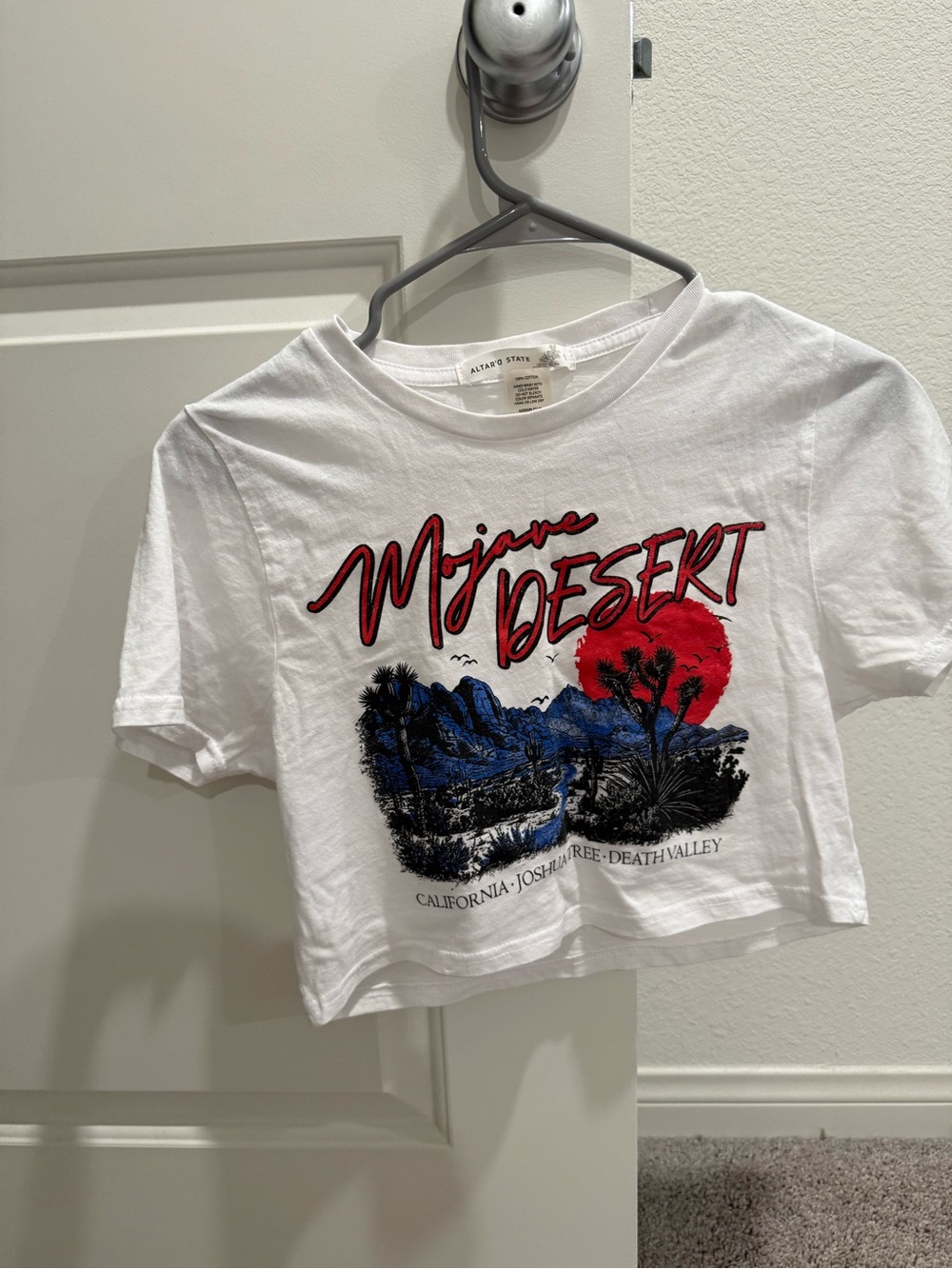 Womens Alter’d State White Mojave Desert cropped Graphic Tee, size Small.
